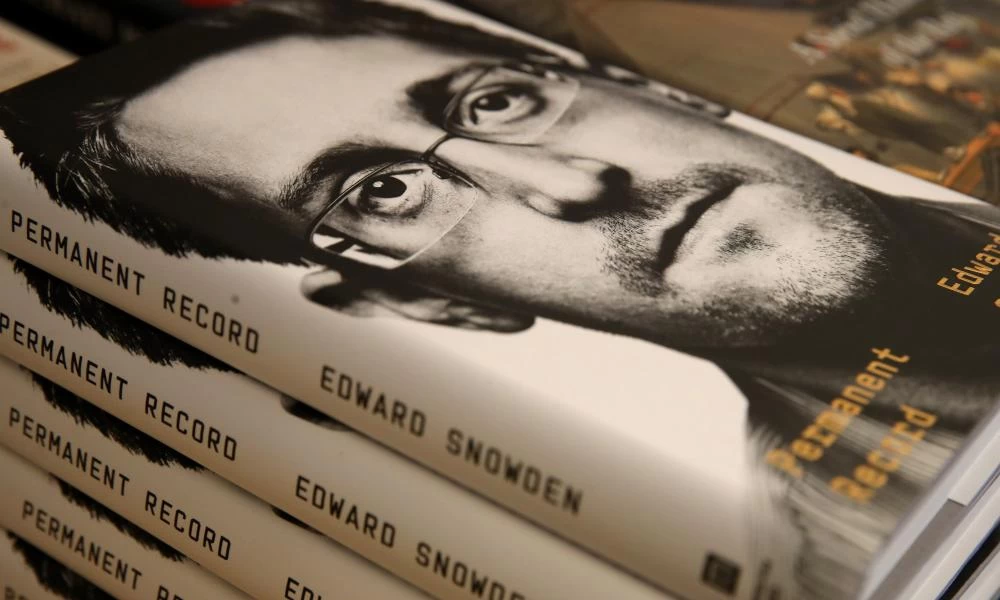 Τραμπ: Θα “ρίξει μια ματιά” σε μια πιθανή χάρη στον Έντουαρντ Σνόουντεν